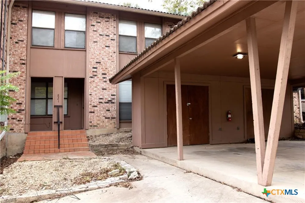 821 Old Ranch Road 12 San Marcos, TX 78666