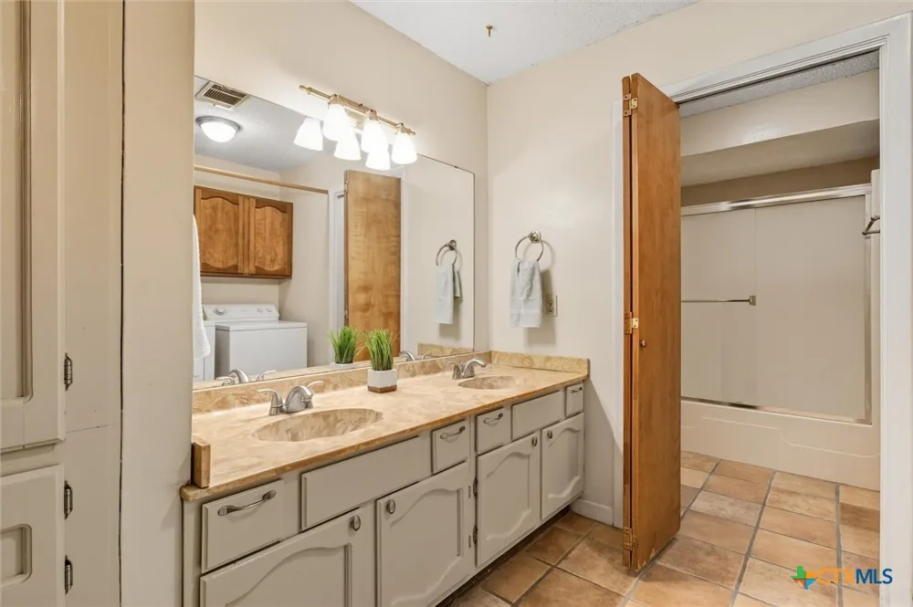 821 Old Ranch Road 12 San Marcos, TX 78666