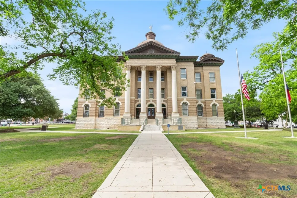 821 Old Ranch Road 12 San Marcos, TX 78666