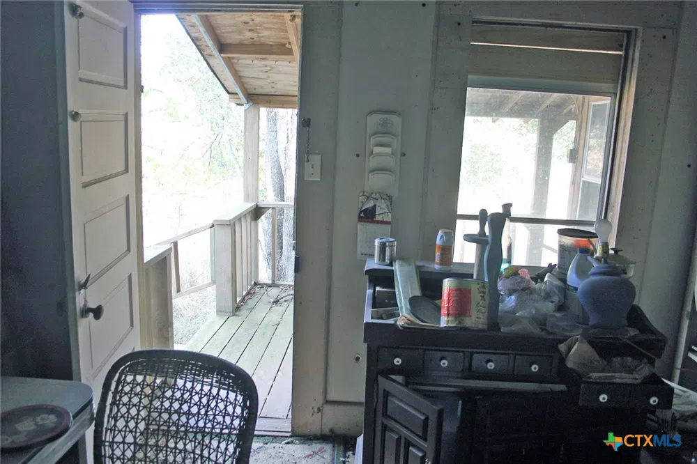 7887 Pettytown Road Red Rock, TX 78662