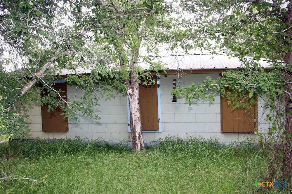 7887 Pettytown Road Red Rock, TX 78662