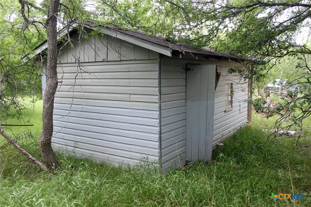 7887 Pettytown Road Red Rock, TX 78662