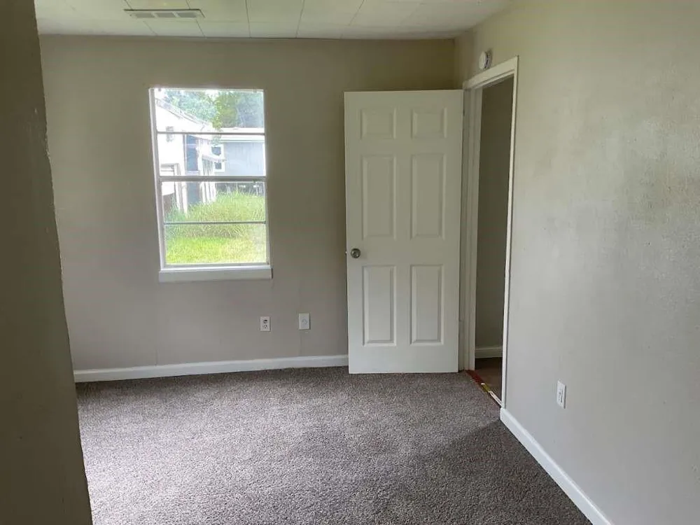 122 S Circle Drive Liverpool, TX 77577