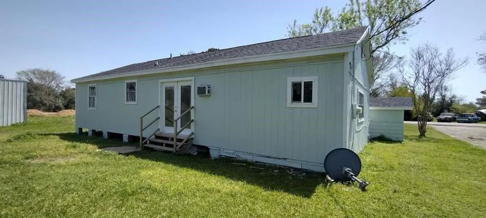 122 S Circle Drive Liverpool, TX 77577