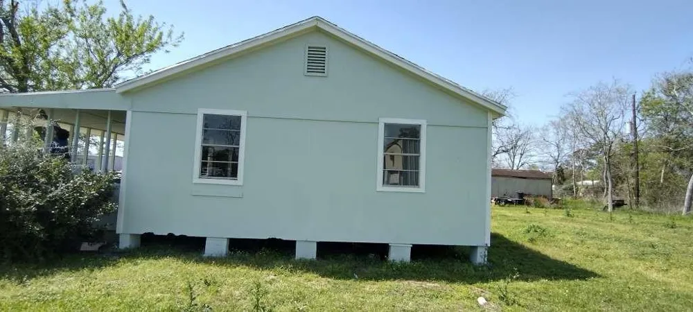 122 S Circle Drive Liverpool, TX 77577