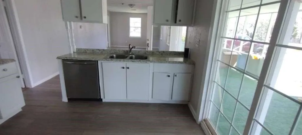 122 S Circle Drive Liverpool, TX 77577