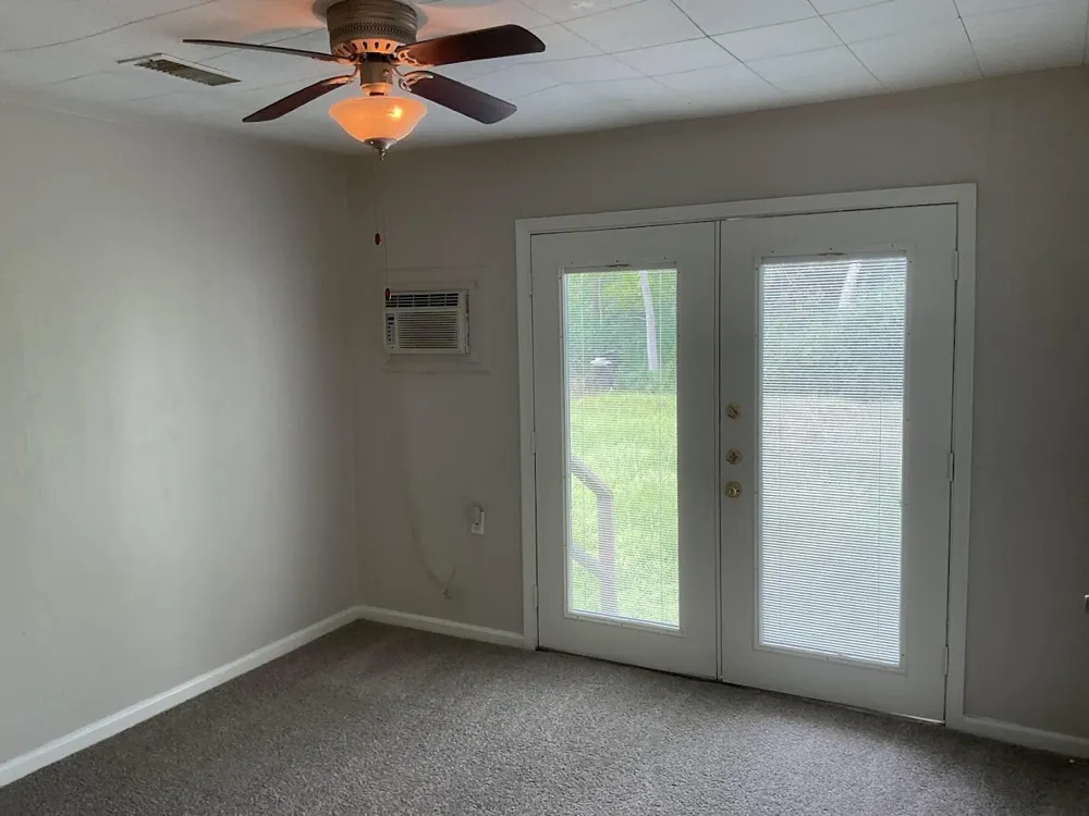 122 S Circle Drive Liverpool, TX 77577