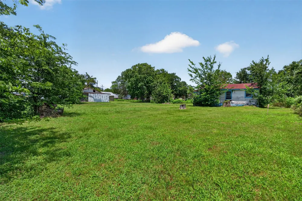 611 Florida Street Navasota, TX 77868