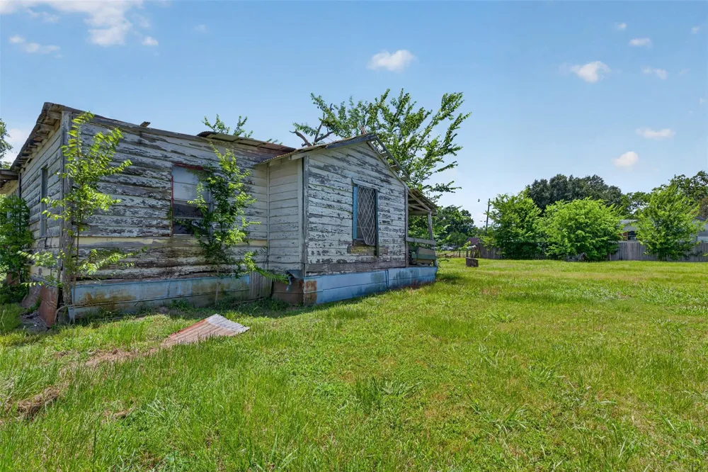 611 Florida Street Navasota, TX 77868