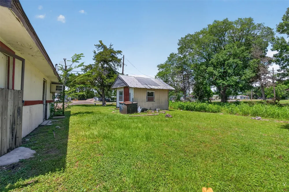 611 Florida Street Navasota, TX 77868