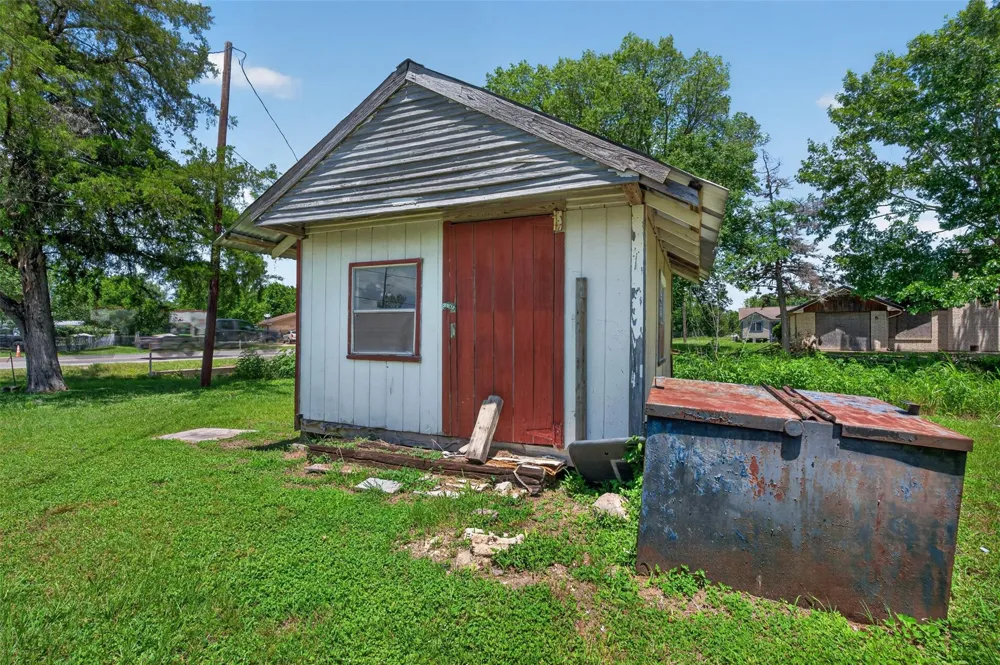 611 Florida Street Navasota, TX 77868