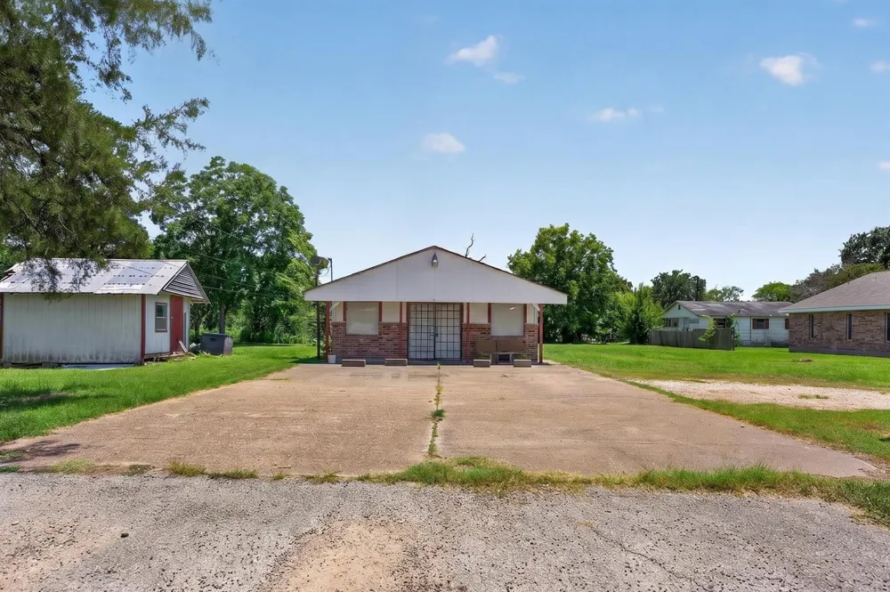 611 Florida Street Navasota, TX 77868
