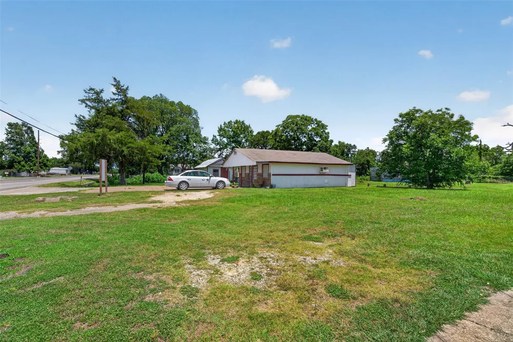 611 Florida Street Navasota, TX 77868