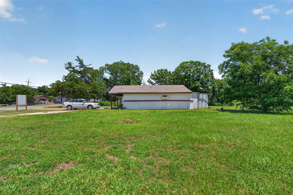 611 Florida Street Navasota, TX 77868