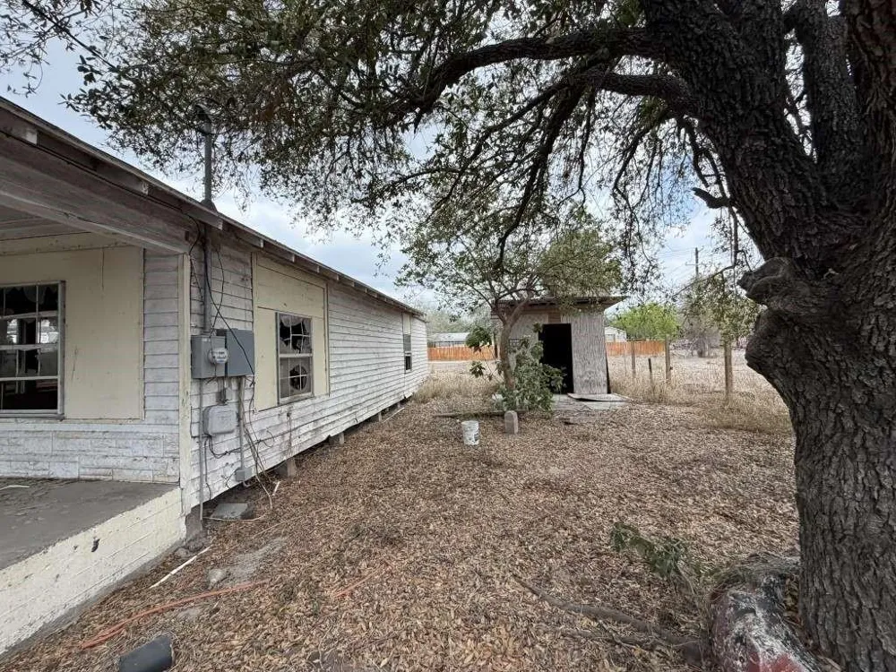 408 W Edward Street Falfurrias, TX 78355