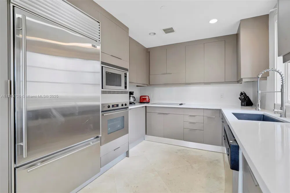 19227 Fisher Island Dr #19227 Miami Beach, FL 33109