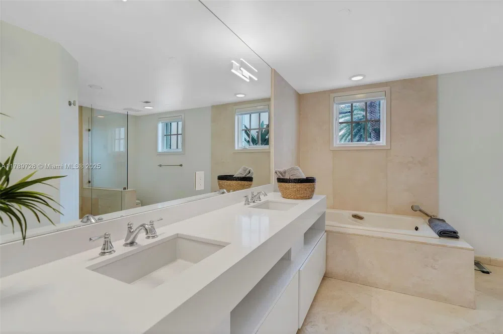 19227 Fisher Island Dr #19227 Miami Beach, FL 33109