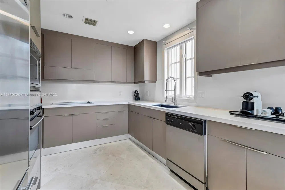 19227 Fisher Island Dr #19227 Miami Beach, FL 33109