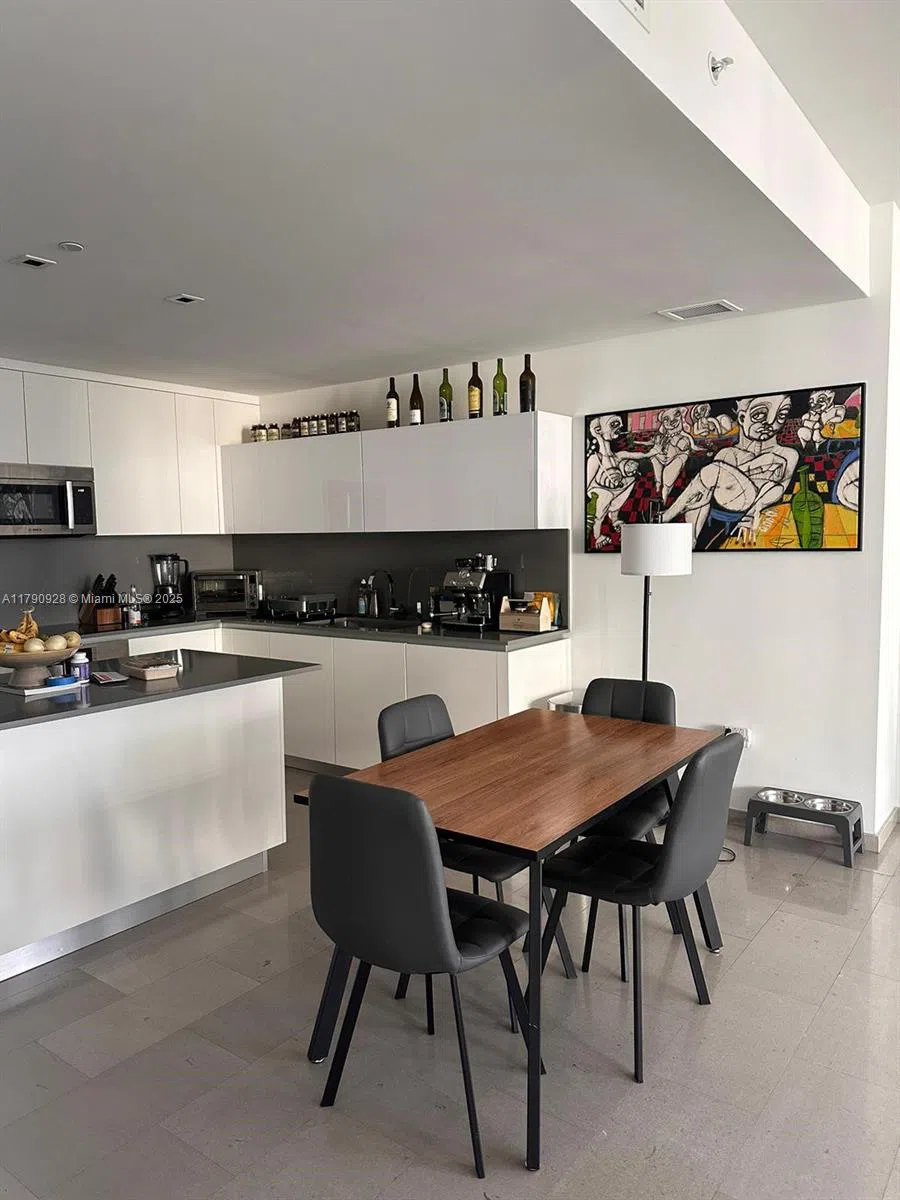 88 SW 7th St #810 Miami, FL 33130