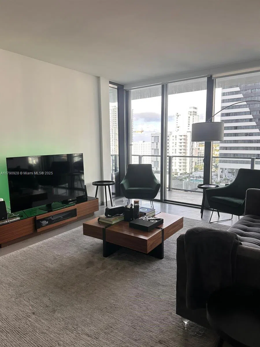 88 SW 7th St #810 Miami, FL 33130