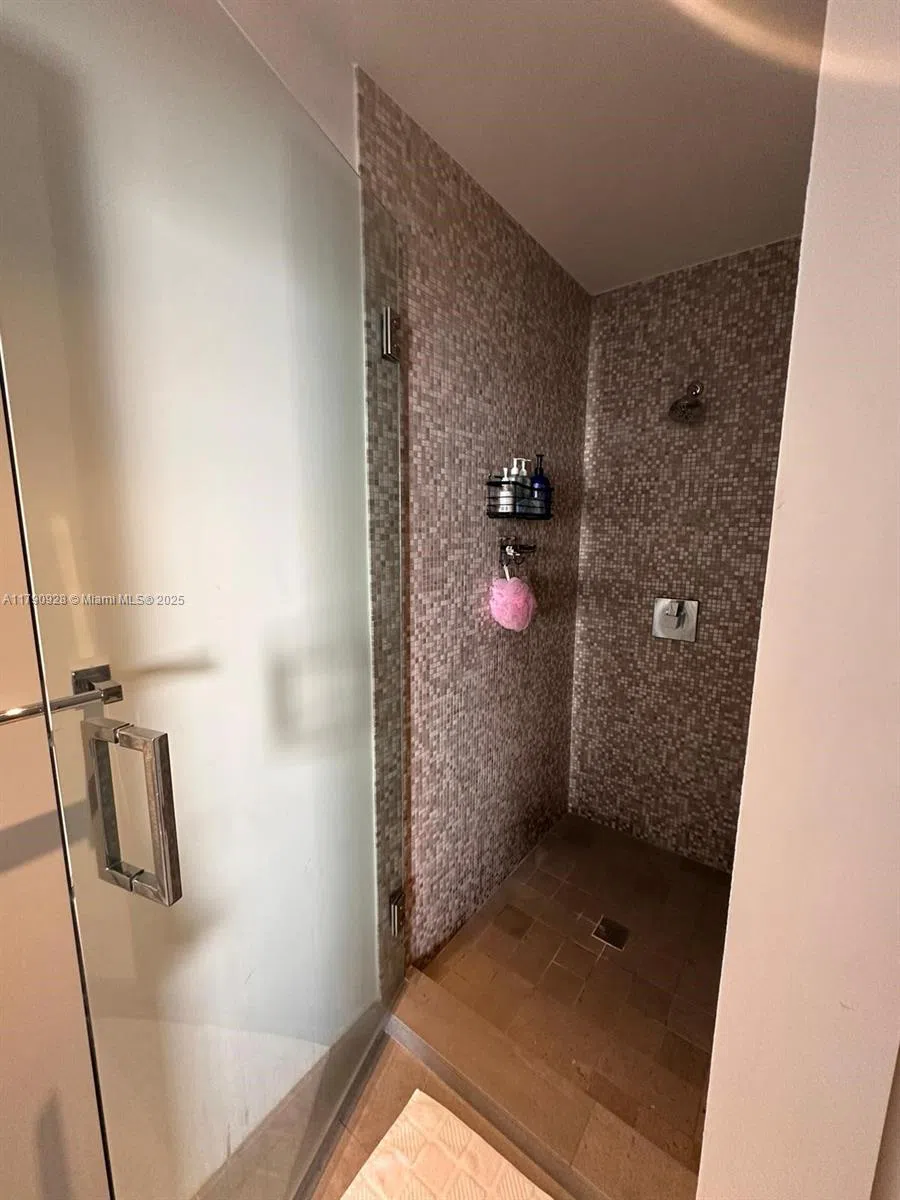 88 SW 7th St #810 Miami, FL 33130