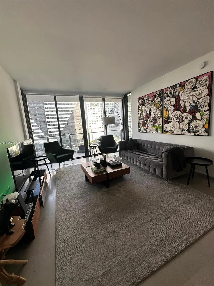 88 SW 7th St #810 Miami, FL 33130