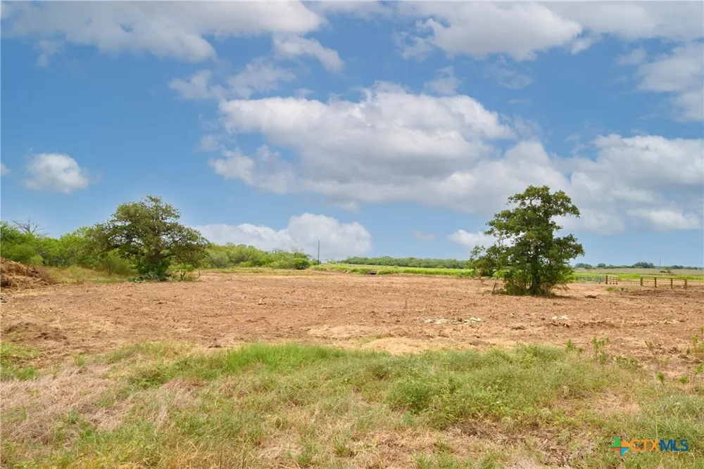 County Rd 465 W Gonzales, TX 78629