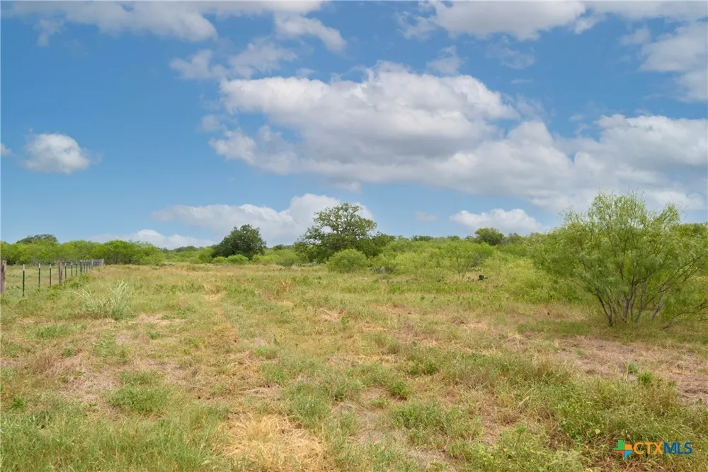 County Rd 465 W Gonzales, TX 78629