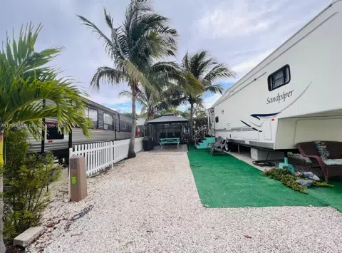 325 Calusa St #5