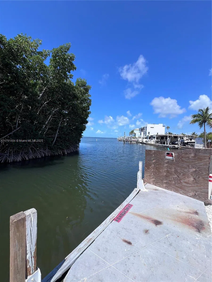 325 Calusa St #5 Key Largo, FL 33037