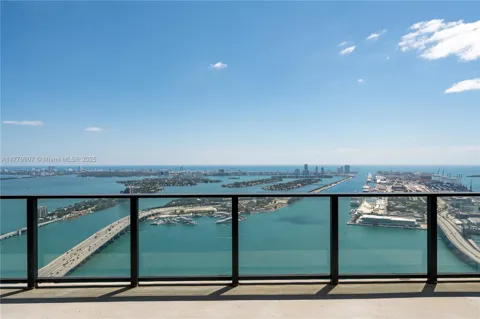 1000 Biscayne Blvd #5801