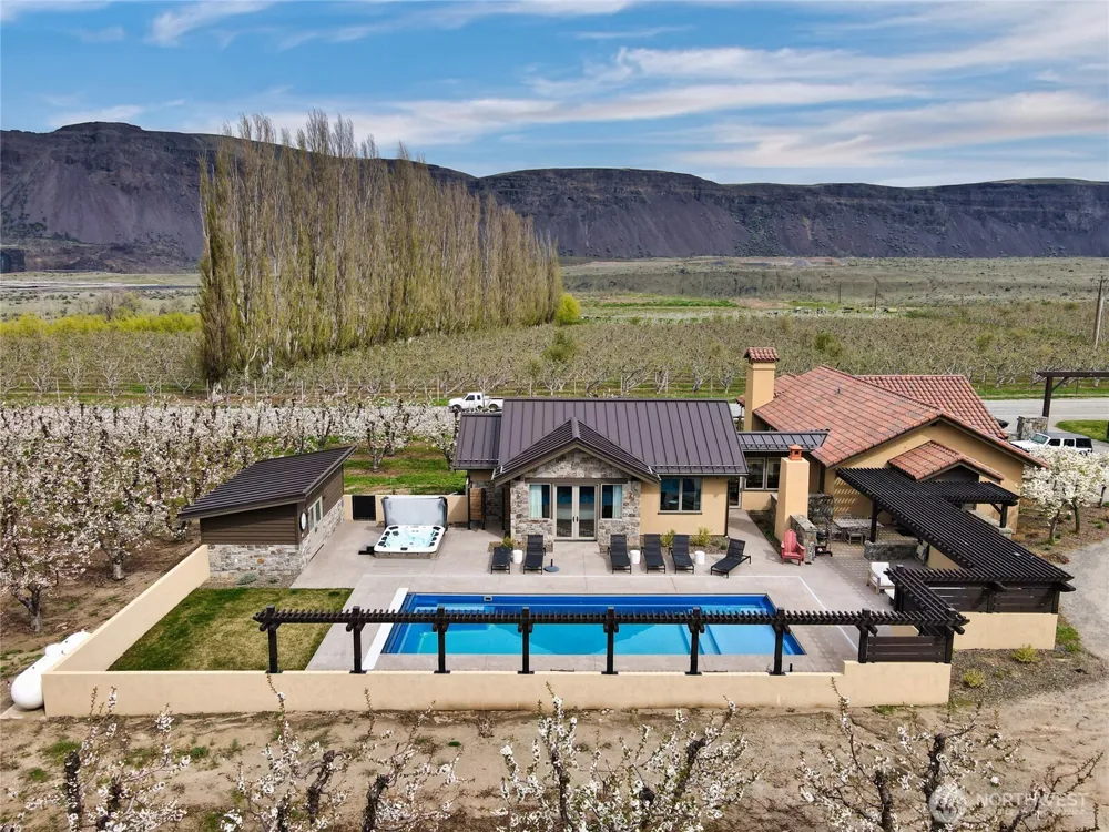 5814 Colockum Road Malaga, WA 98828
