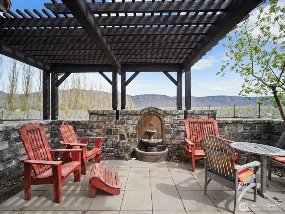5814 Colockum Road Malaga, WA 98828