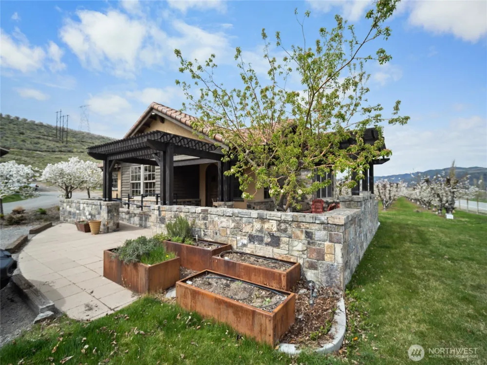 5814 Colockum Road Malaga, WA 98828