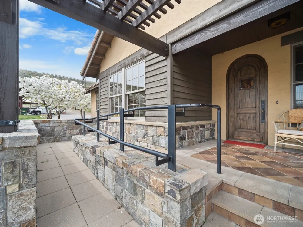 5814 Colockum Road Malaga, WA 98828