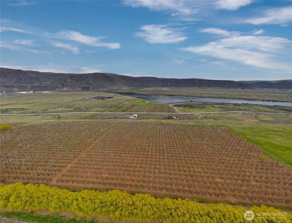 5814 Colockum Road Malaga, WA 98828