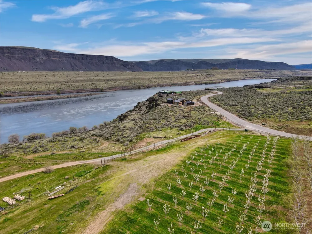 5814 Colockum Road Malaga, WA 98828