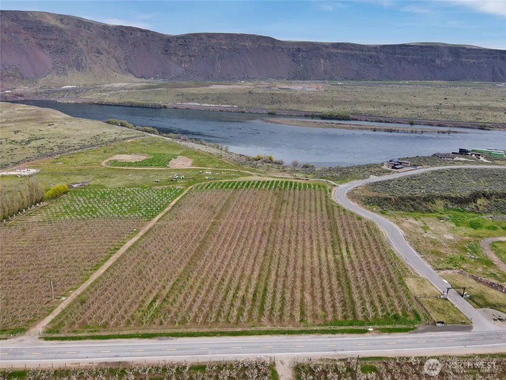 5814 Colockum Road Malaga, WA 98828