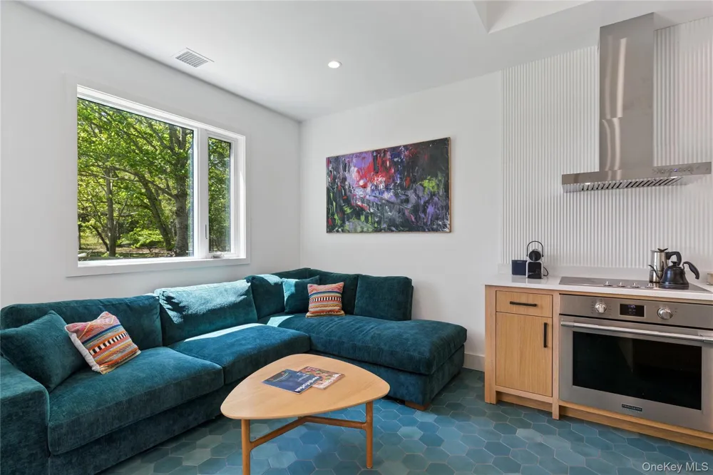 6710 Soundview Avenue Southold, NY 11971