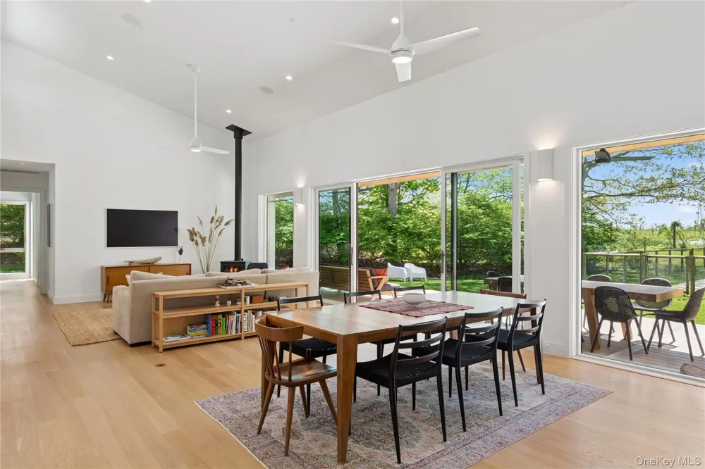 6710 Soundview Avenue Southold, NY 11971