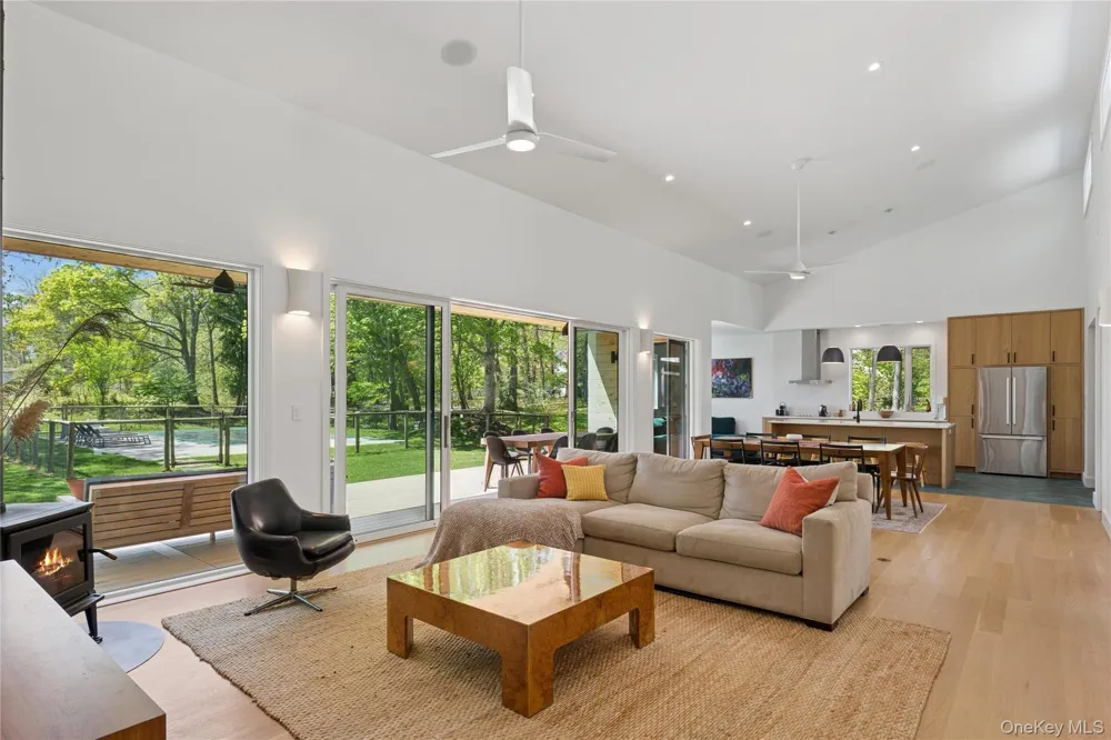 6710 Soundview Avenue Southold, NY 11971
