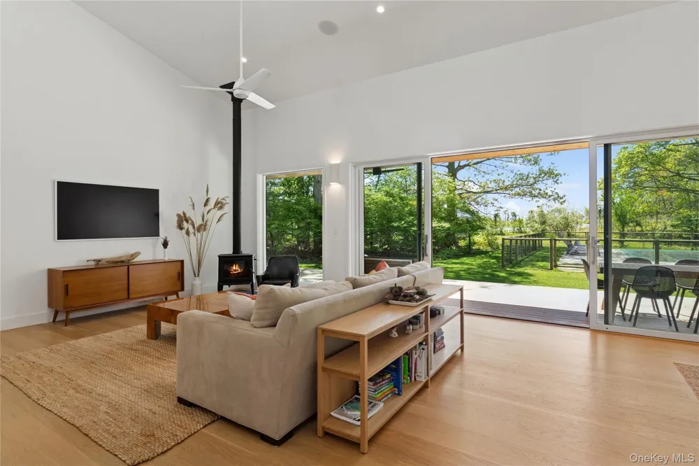 6710 Soundview Avenue Southold, NY 11971