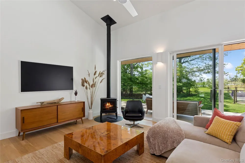 6710 Soundview Avenue Southold, NY 11971