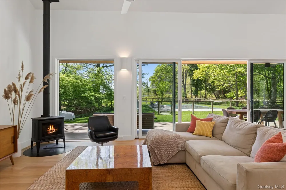 6710 Soundview Avenue Southold, NY 11971
