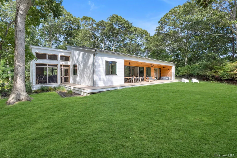 6710 Soundview Avenue Southold, NY 11971