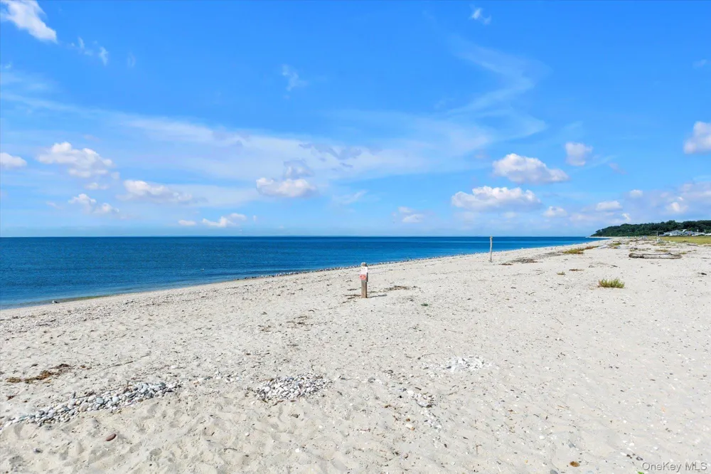 6710 Soundview Avenue Southold, NY 11971