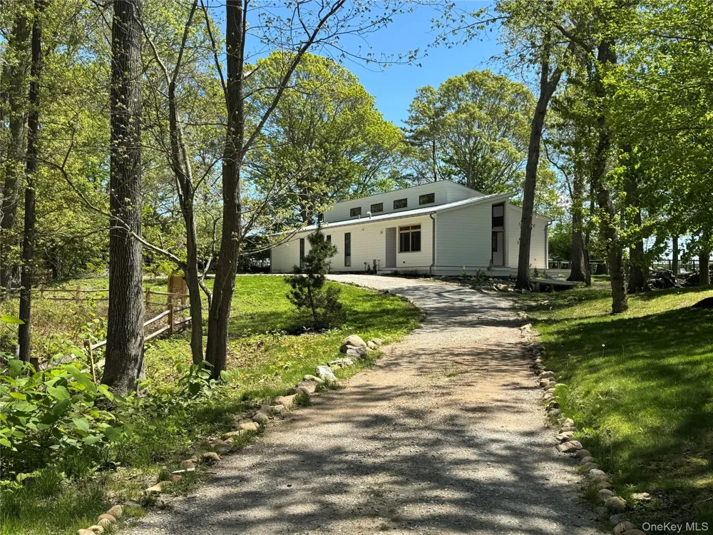 6710 Soundview Avenue Southold, NY 11971
