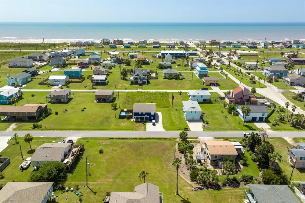 15 Lewis Scott Jamaica Beach, TX 77554