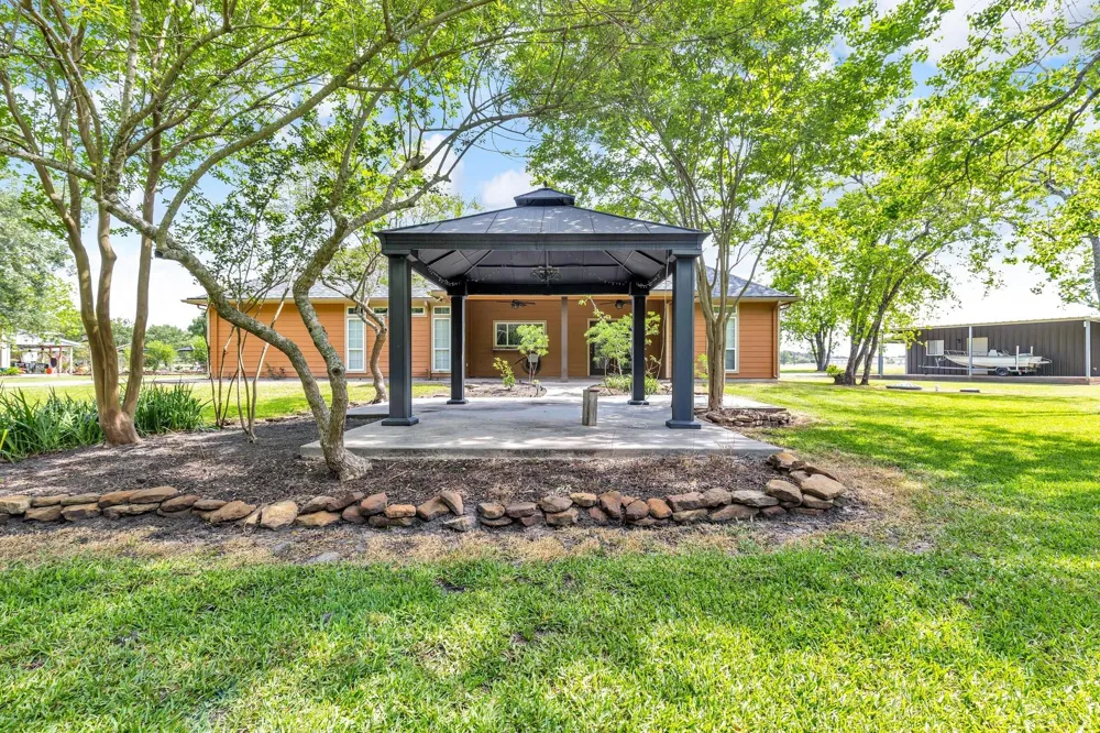 19019 Fm 2100 Road Crosby, TX 77532
