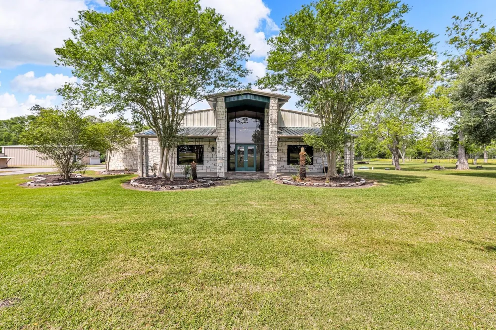 19019 Fm 2100 Road Crosby, TX 77532